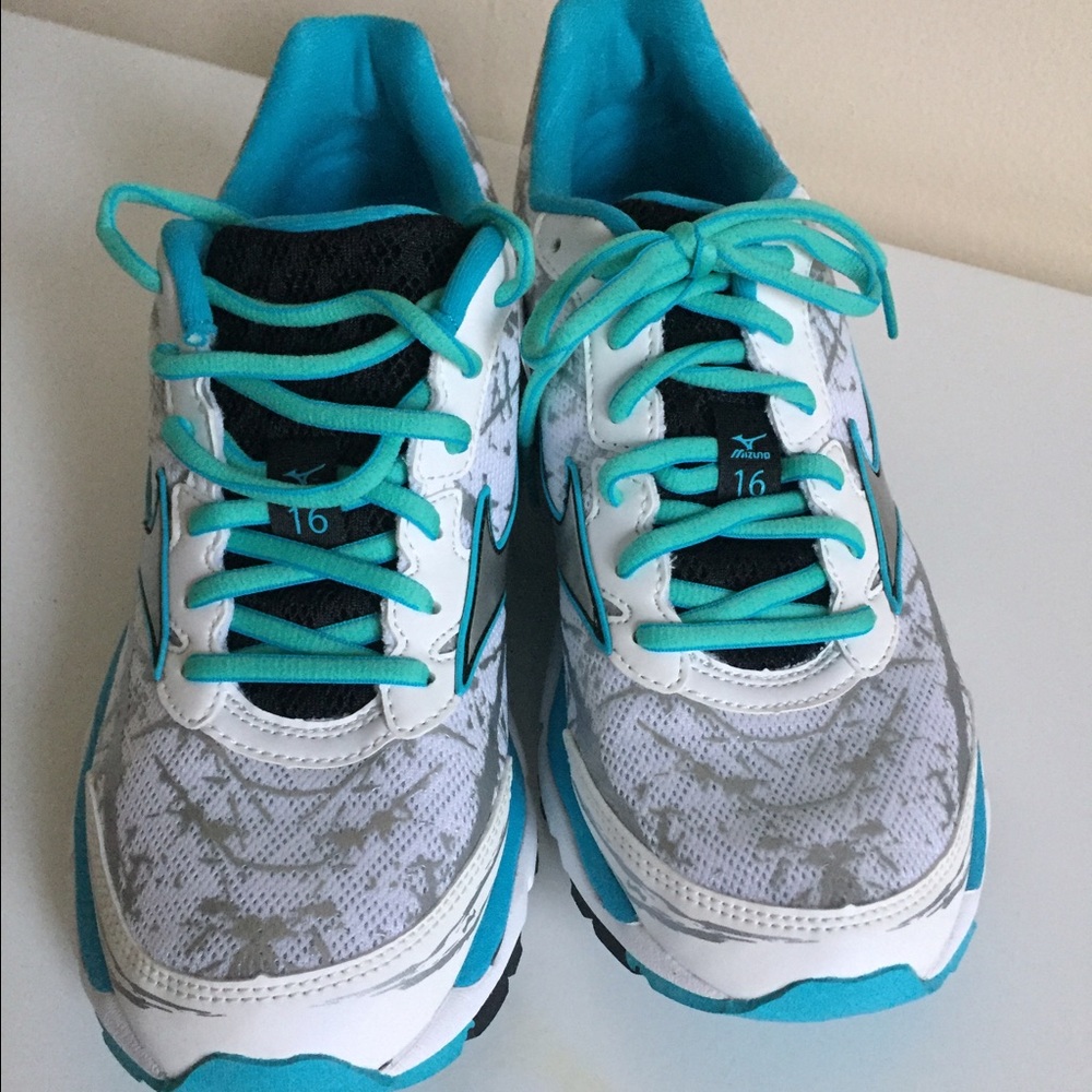Mizuno running shoe